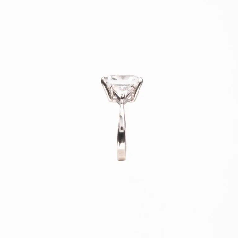 Anello pietra centrale taglio rettangolare crystal 5